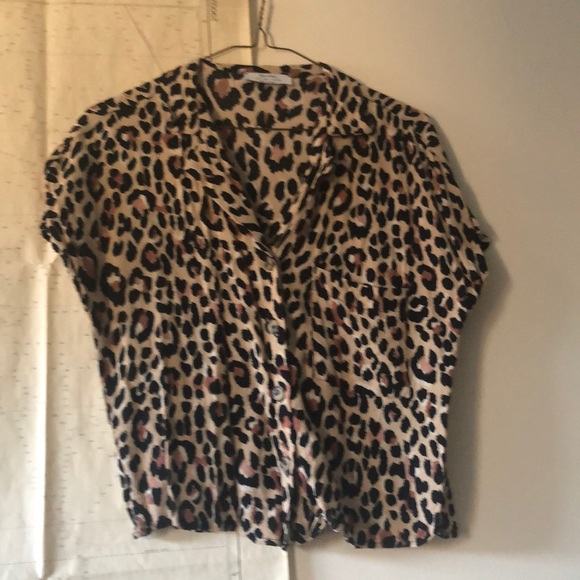 Cute leopard print button down tee - Picture 2 of 5